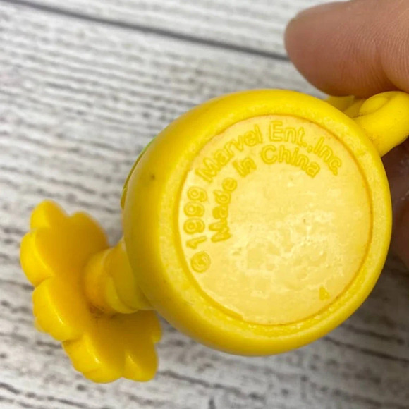VNT Miniature Watering Can 1999 Marvel Ent. Inc. Toy Accessory - Picture 5 of 6